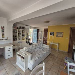 Otok Rab, Banjol, 112.25m2, 2 stana, okućnica