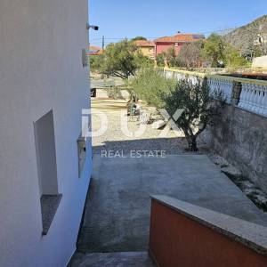 OTOK RAB, BANJOL - 3S + DB u višestambenoj zgradi