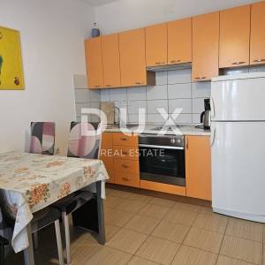 OTOK RAB, BANJOL - Apartmanska kuća, bazen, parking, pogled na more