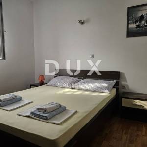 OTOK RAB, BANJOL - Apartmanska kuća, bazen, parking, pogled na more