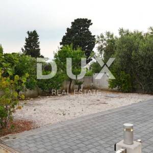 OTOK RAB, BANJOL - Apartmanska kuća, bazen, parking, pogled na more