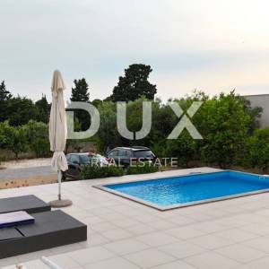 OTOK RAB, BANJOL - Apartmanska kuća, bazen, parking, pogled na more