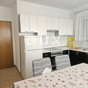 OTOK RAB, BANJOL - Apartmanska kuća, bazen, parking, pogled na more