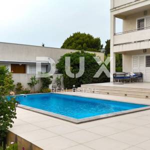 OTOK RAB, BANJOL - Apartmanska kuća, bazen, parking, pogled na more