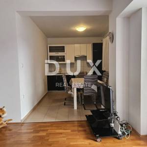 OTOK RAB, BANJOL - Apartmanska kuća, bazen, parking, pogled na more