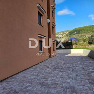 OTOK RAB, BANJOL - Dvoetažni stan s galerijom blizu mora