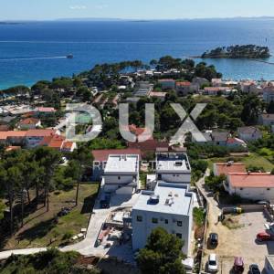 OTOK RAB, BANJOL - Ekskluzivan stan u prizemlju s bazenom