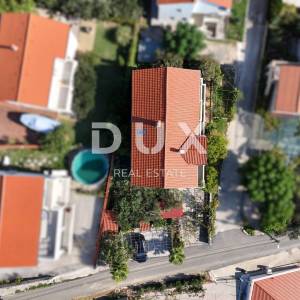 OTOK RAB, BANJOL - Odlična kuća s okućnicom i pogledom na more