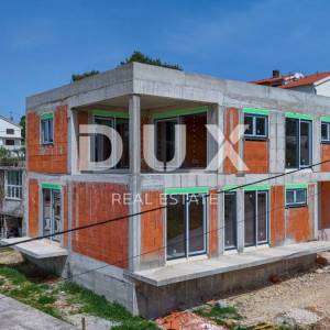 OTOK RAB, BANJOL - Penthouse s pogledom na more i 4 zvonika
