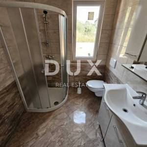OTOK RAB, BANJOL - PRILIKA! Stan u prizemlju, 1S+DB + PARKING + 250m od mora