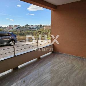 OTOK RAB, BANJOL - PRILIKA! Stan u prizemlju, 1S+DB + PARKING + 250m od mora