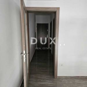 OTOK RAB, BANJOL - PRILIKA! Stan u prizemlju, 1S+DB + PARKING + 250m od mora