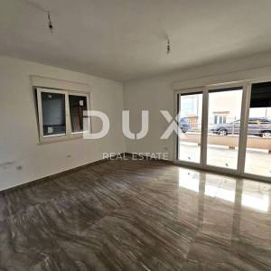 OTOK RAB, BANJOL - PRILIKA! Stan u prizemlju, 1S+DB + PARKING + 250m od mora
