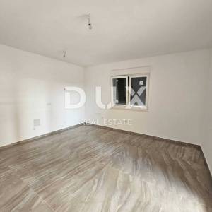 OTOK RAB, BANJOL - PRILIKA! Stan u prizemlju, 1S+DB + PARKING + 250m od mora