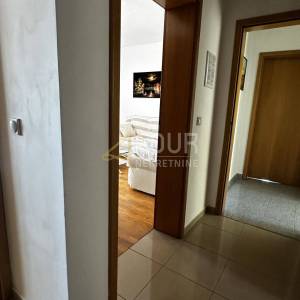 Otok Rab, Banjol, samostojeća kuća s 6 apartmana i bazenom