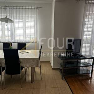 Otok Rab, Banjol, samostojeća kuća s 6 apartmana i bazenom