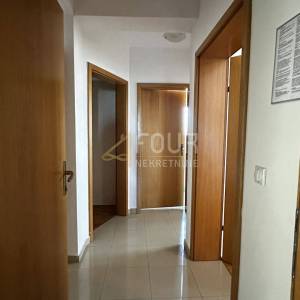 Otok Rab, Banjol, samostojeća kuća s 6 apartmana i bazenom