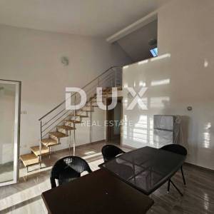 OTOK RAB, BANJOL - Stan u potkrovlju od 80m2 s galerijom