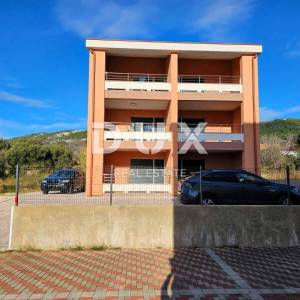 OTOK RAB, BANJOL - Stan u potkrovlju od 80m2 s galerijom