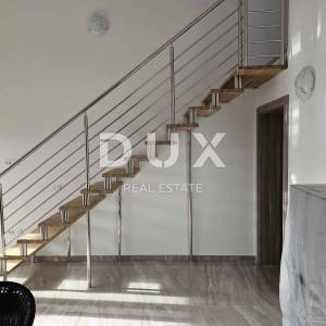 OTOK RAB, BANJOL - Stan u potkrovlju od 80m2 s galerijom