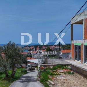 OTOK RAB, BANJOL - Stan u prizemlju novogradnje s okućnicom 