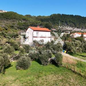 OTOK RAB, BARBAT - Kuća s 5 apartmana okružena prirodom