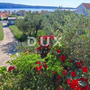 OTOK RAB, BARBAT - Kuća s 5 apartmana okružena prirodom