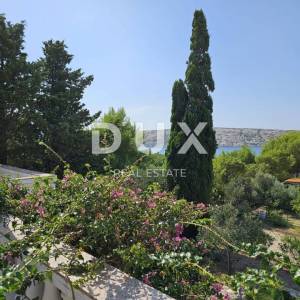 OTOK RAB, BARBAT - Kuća s apartmanima blizu plaža