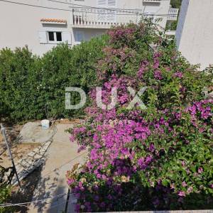 OTOK RAB, BARBAT - Kuća s apartmanima blizu plaža