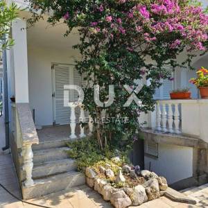 OTOK RAB, BARBAT - Kuća s apartmanima blizu plaža