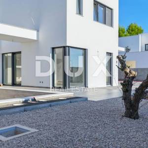 OTOK RAB, BARBAT - Luksuzna vila modernog dizajna - Vaša nekretnina 300m od mora!