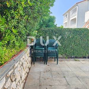 OTOK RAB, BARBAT - Samostojeća kuća s apartmanima i garažom, SAMO 130 m od mora!