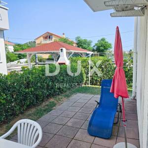 OTOK RAB, BARBAT - Samostojeća kuća s apartmanima i garažom, SAMO 130 m od mora!