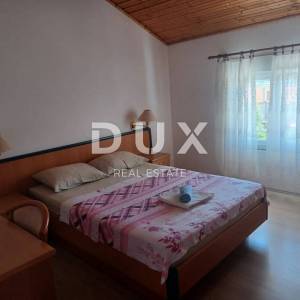 OTOK RAB, BARBAT - Samostojeća apartmanska kuća na odličnoj lokaciji