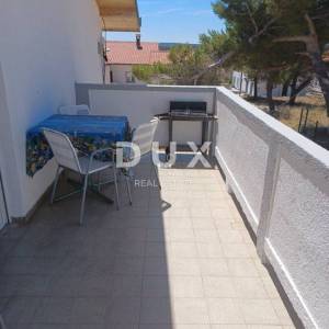 OTOK RAB, BARBAT - Samostojeća apartmanska kuća na odličnoj lokaciji