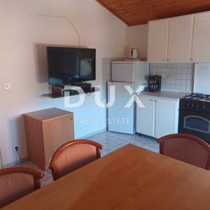 OTOK RAB, BARBAT - Samostojeća apartmanska kuća na odličnoj lokaciji