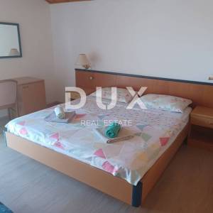 OTOK RAB, BARBAT - Samostojeća apartmanska kuća na odličnoj lokaciji
