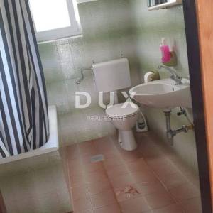 OTOK RAB, BARBAT - Samostojeća apartmanska kuća na odličnoj lokaciji