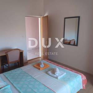 OTOK RAB, BARBAT - Samostojeća apartmanska kuća na odličnoj lokaciji