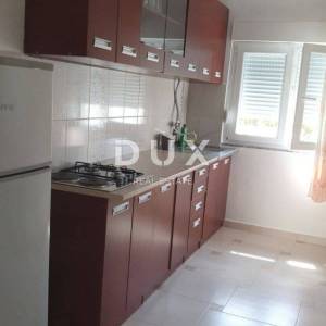 OTOK RAB, BARBAT - Samostojeća apartmanska kuća na odličnoj lokaciji