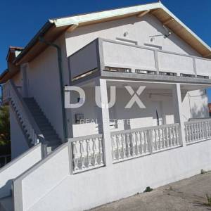 OTOK RAB, BARBAT - Samostojeća apartmanska kuća na odličnoj lokaciji