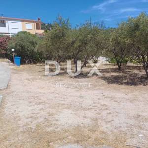 OTOK RAB, BARBAT - Samostojeća apartmanska kuća na odličnoj lokaciji