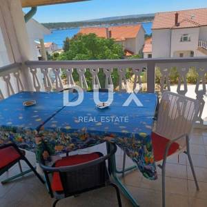 OTOK RAB, BARBAT - Samostojeća apartmanska kuća na odličnoj lokaciji