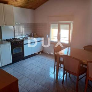 OTOK RAB, BARBAT - Samostojeća apartmanska kuća na odličnoj lokaciji