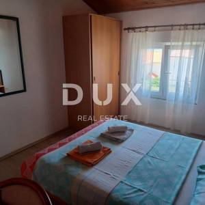 OTOK RAB, BARBAT - Samostojeća apartmanska kuća na odličnoj lokaciji