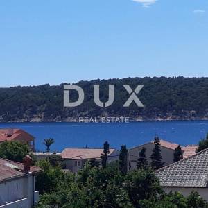 OTOK RAB, BARBAT - Vila s 5 apartmana 250 m od mora