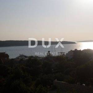 OTOK RAB, BARBAT - vila sa 5 apartmana i bazenom