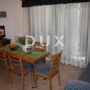 OTOK RAB, BARBAT - vila sa 5 apartmana i bazenom