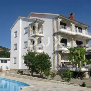 OTOK RAB, BARBAT - vila sa 5 apartmana i bazenom