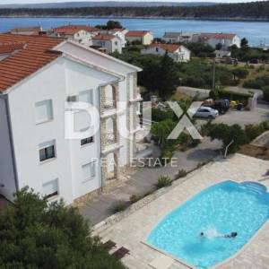 OTOK RAB, BARBAT - vila sa 5 apartmana i bazenom